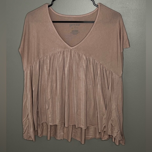 American Eagle Outfitters Tops - XS American eagle Soft & Sexy flowy light pink top